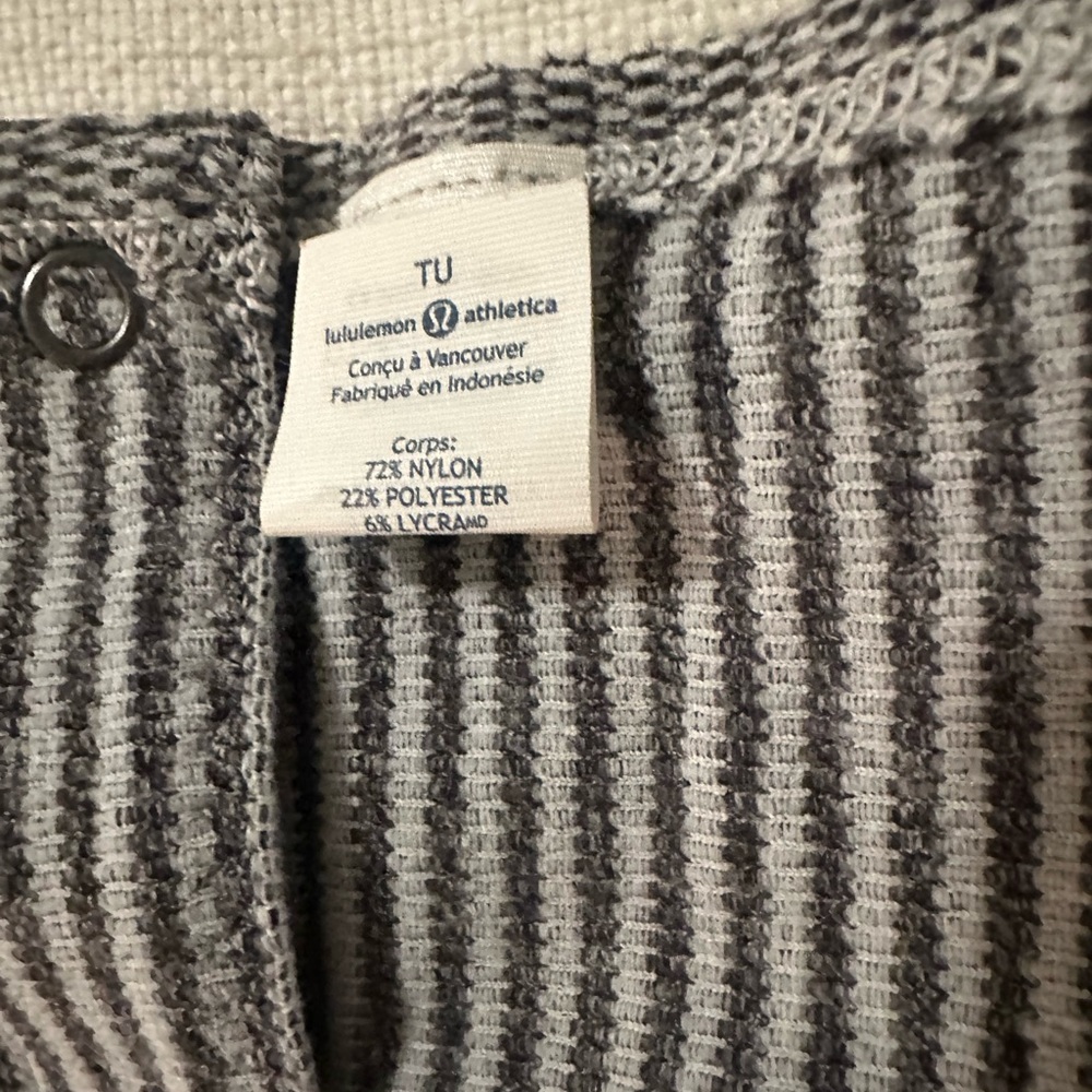Lululemon Infinity Snap Button Scarf OS - Picture 2 of 3